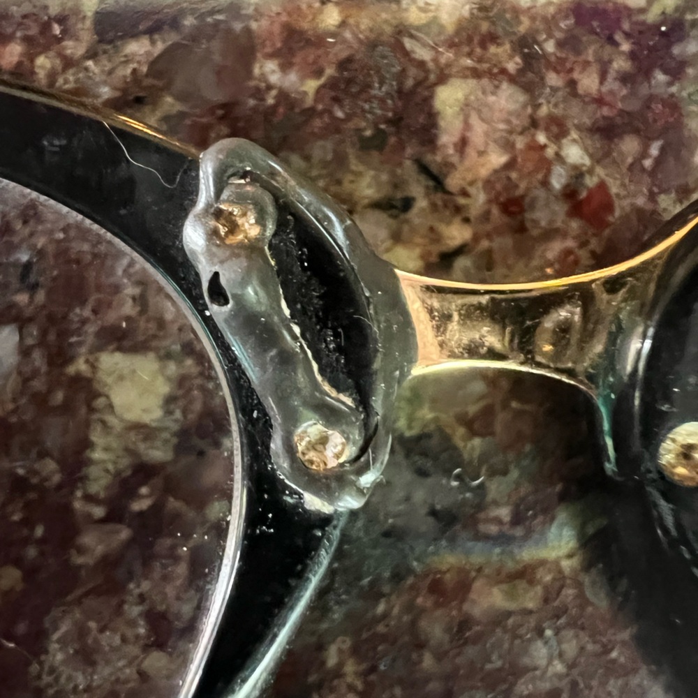 COA VERSACE Box comes with glasses frame that’s damaged - Picture 7 of 14